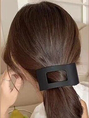 3 FOR $15  💕 Strong Hold Claw Clip Fashionable Hair Accessories